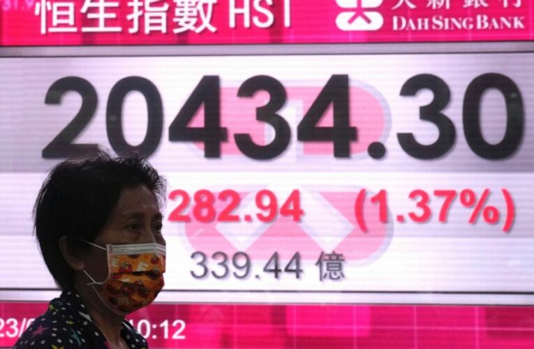 US stocks gain ground following 7 straight weeks of losses