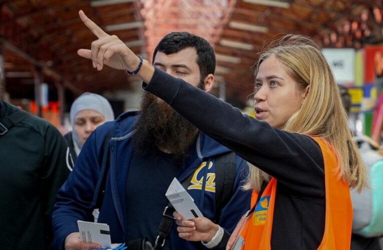 Look for the orange vest: Ukrainians in Romania help others