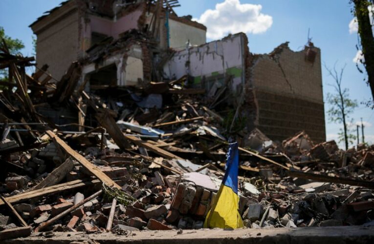 Ukraine: Russia must withdraw to pre-war positions for talks