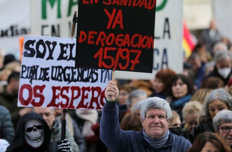 Tens of thousands of Spanish health workers protest for better future