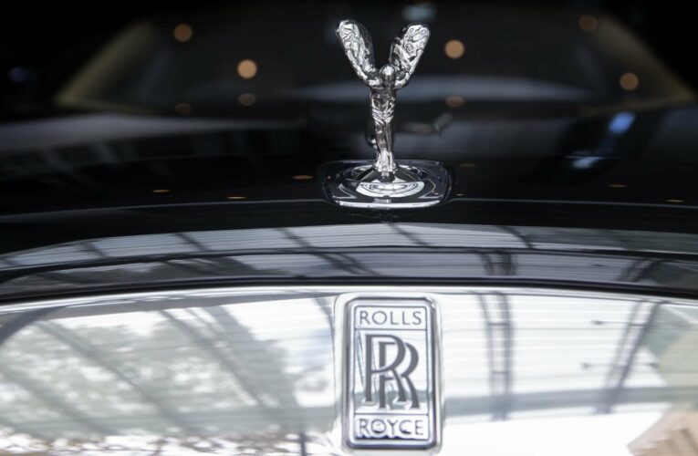 Rolls-Royce sees record sales in 2022, no slowdown in spending by the wealthy