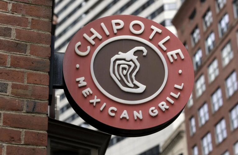 Chipotle agrees to pay after closing store that sought union